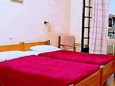 מלון Avra Bungalows 3*